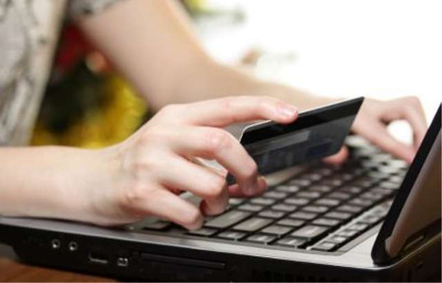 Как расплачиваться кредиткой в интернете?